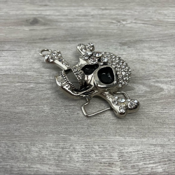 Silver Crystal Skull Belt Buckle - Picture 3 of 6